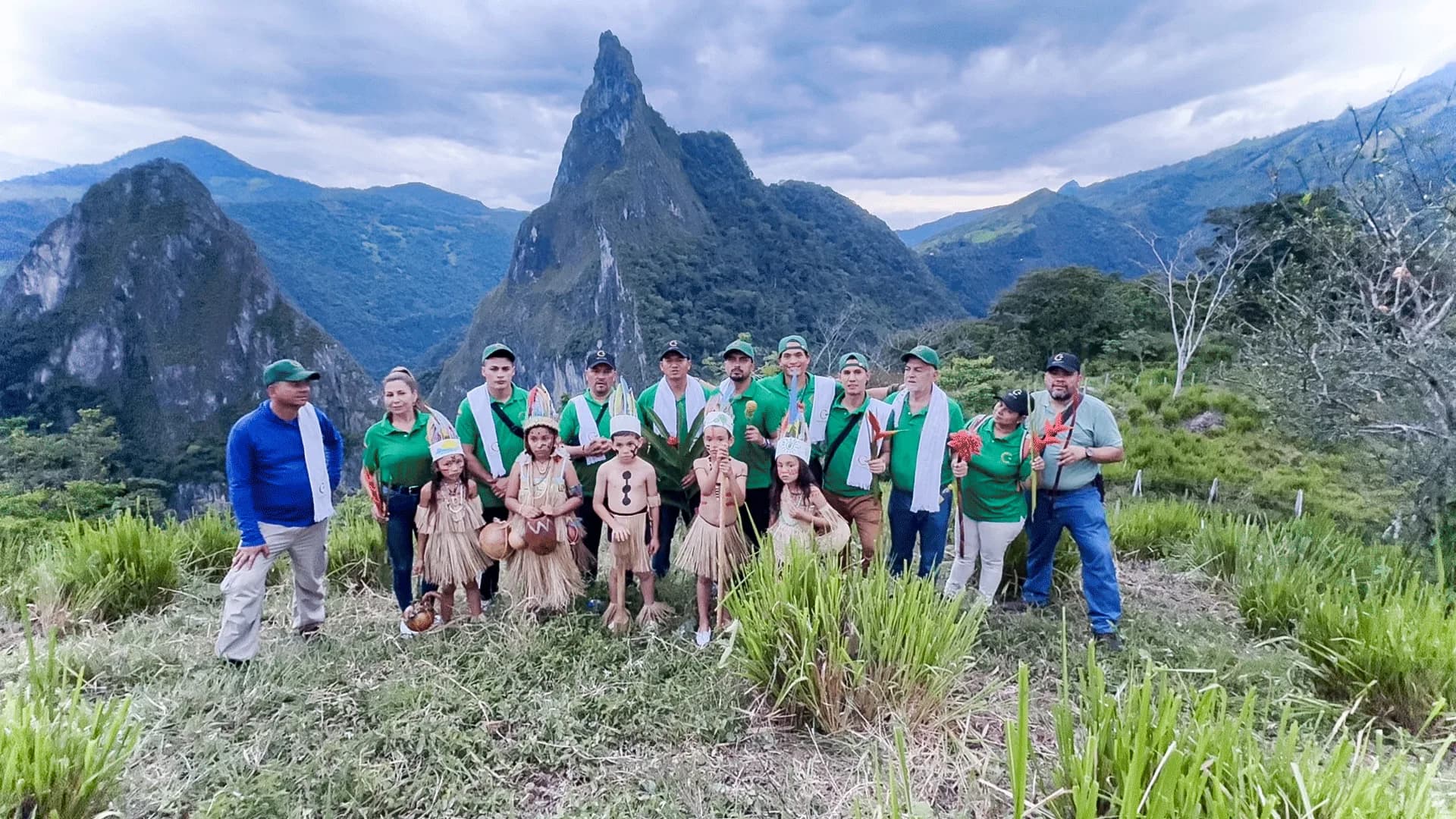 Integrantes de las comunidades esmeralderas de Colombia